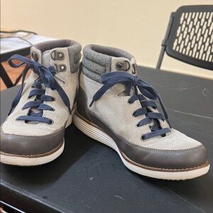 Women’s High-Top Light Grey Suede hiking Boots